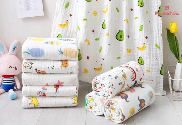 Khăn xô đa năng hỗ trợ mẹ quấn bé hoặc lót nôi, mang lại sự thông thoáng tối ưu.