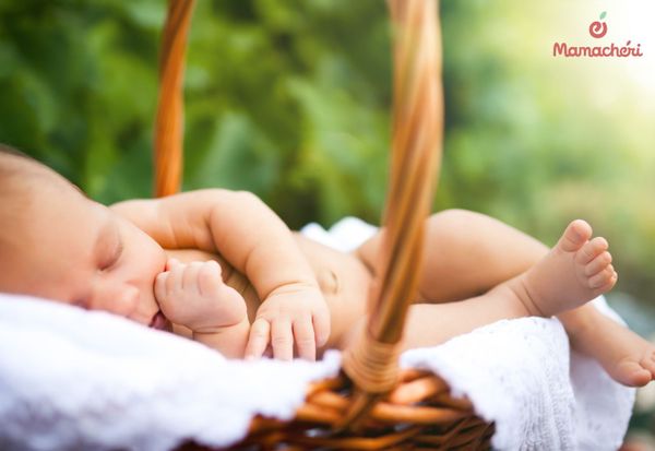 Thời gian tắm nắng cho trẻ sơ sinh là trước 8h sáng và sau 16h với ánh nắng dịu nhẹ