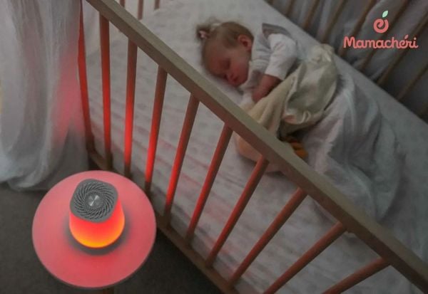 Tiếng ồn trắng cho trẻ sơ sinh là dạng âm thanh đều và liên tục, hỗ trợ bé dễ đi vào giấc ngủ