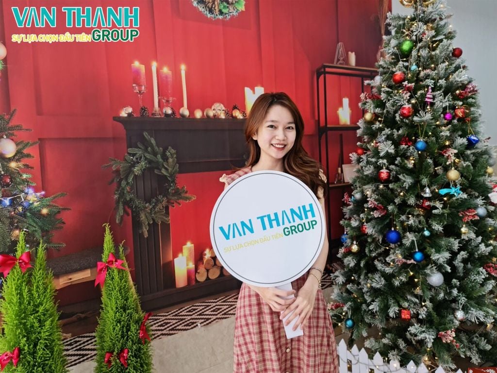 Răng trắng xinh tự tin đón giáng sinh.