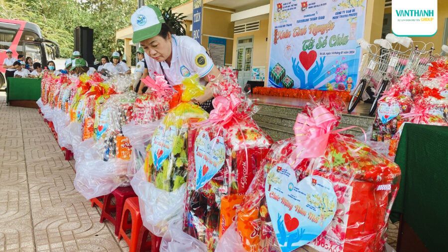 Xuân Tình Nguyện - Tết Sẻ Chia 2024