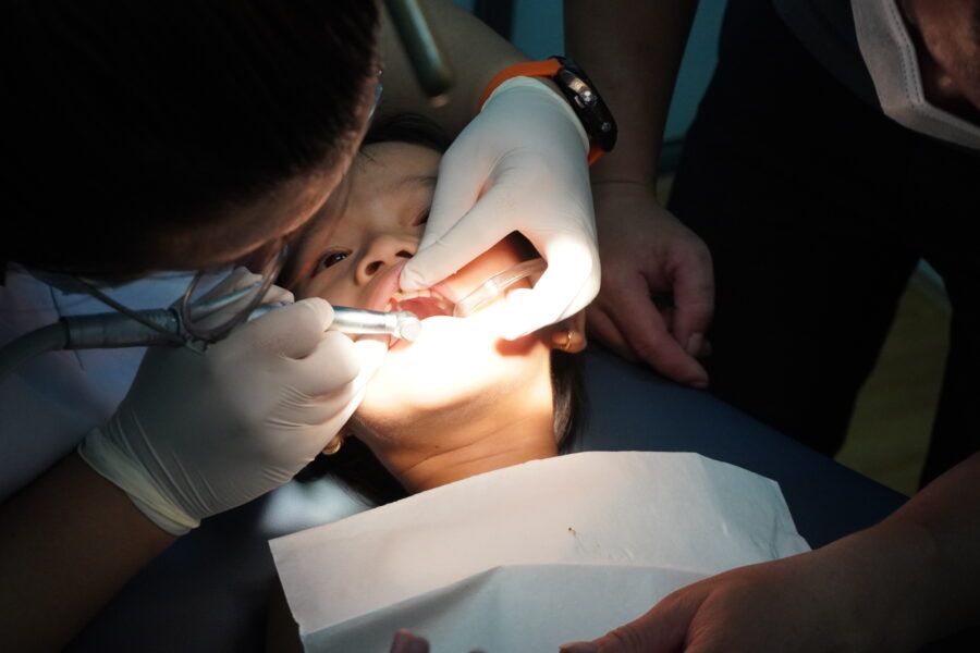 Bé giỏi nhận quà cùng Nha Khoa Vạn Thành