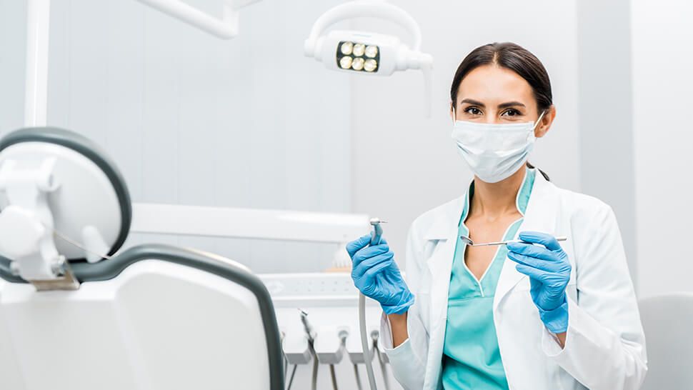 Cạo vôi răng có làm tổn hại men răng?