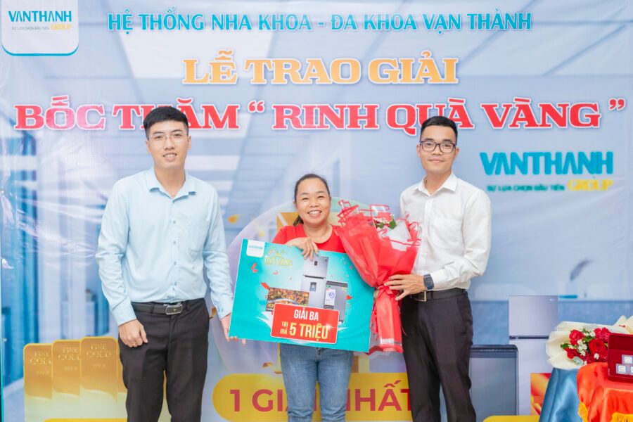 Trao giải khách hàng trúng GIẢI 3 “Bốc thăm rinh quà Vàng”