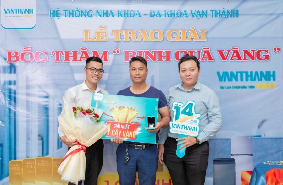 Trao giải khách hàng trúng GIẢI 1 “Bốc thăm rinh quà Vàng”