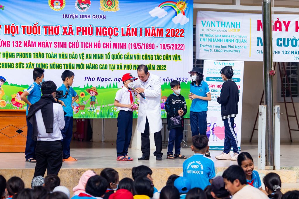 Chăm sóc sức khỏe răng miệng học đường