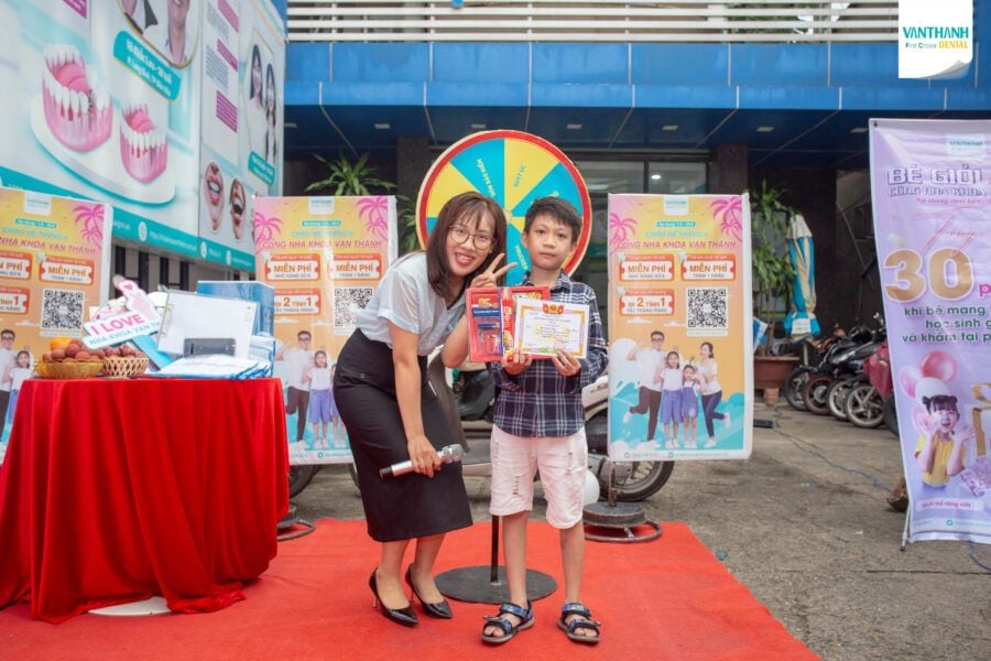 Vòng quay cho mẹ và quà tặng cho bé