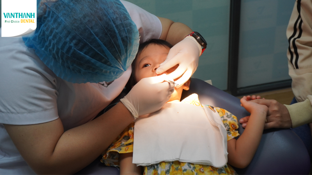 Răng trắng sáng tỏa nắng hè