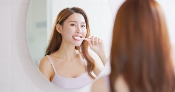 làm sao để răng không bị vàng