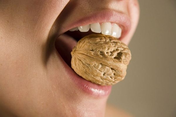 Nhổ răng khôn có cần nhịn ăn