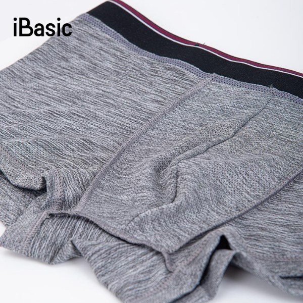 flat-lay quần lót boxer thể hiện cạp quần, vải và ống quần