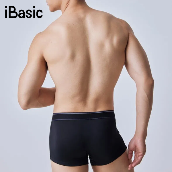 người mẫu mặc quần boxer