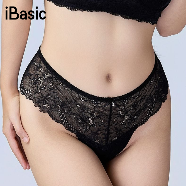 nữ mặc quần lót ren