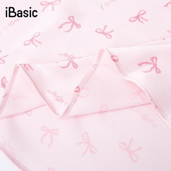 cận cảnh nightgown lụa satin thể hiện chất liệu