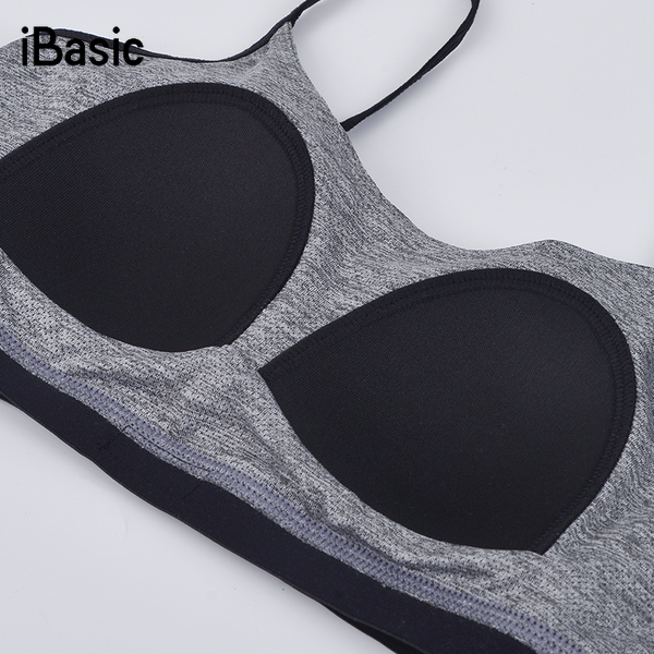 cô gái chạy bộ cardio