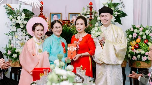 May cổ phục Việt Nam cho đám cưới, sau này còn dịp nào để mặc nữa không?
