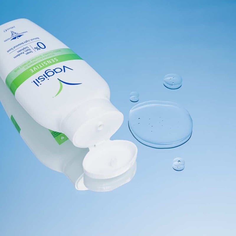 thegioiskinfood.com - Vagisil Sensitive Daily Intimate Wash 240ml (chai trắng)