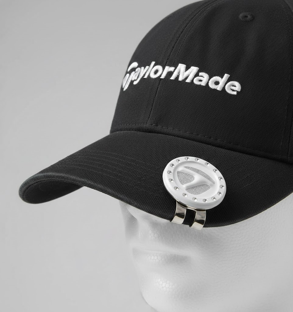 Ball marker TaylorMade 2USKI-TJ160 màu trắng N9463701 đính đá kẹp trên vành mũ golf