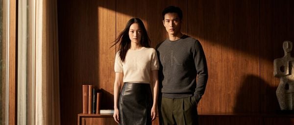 Sự Trỗi Dậy Của Logomania Tinh Tế: BST Calvin Klein Allover Emblem Logo