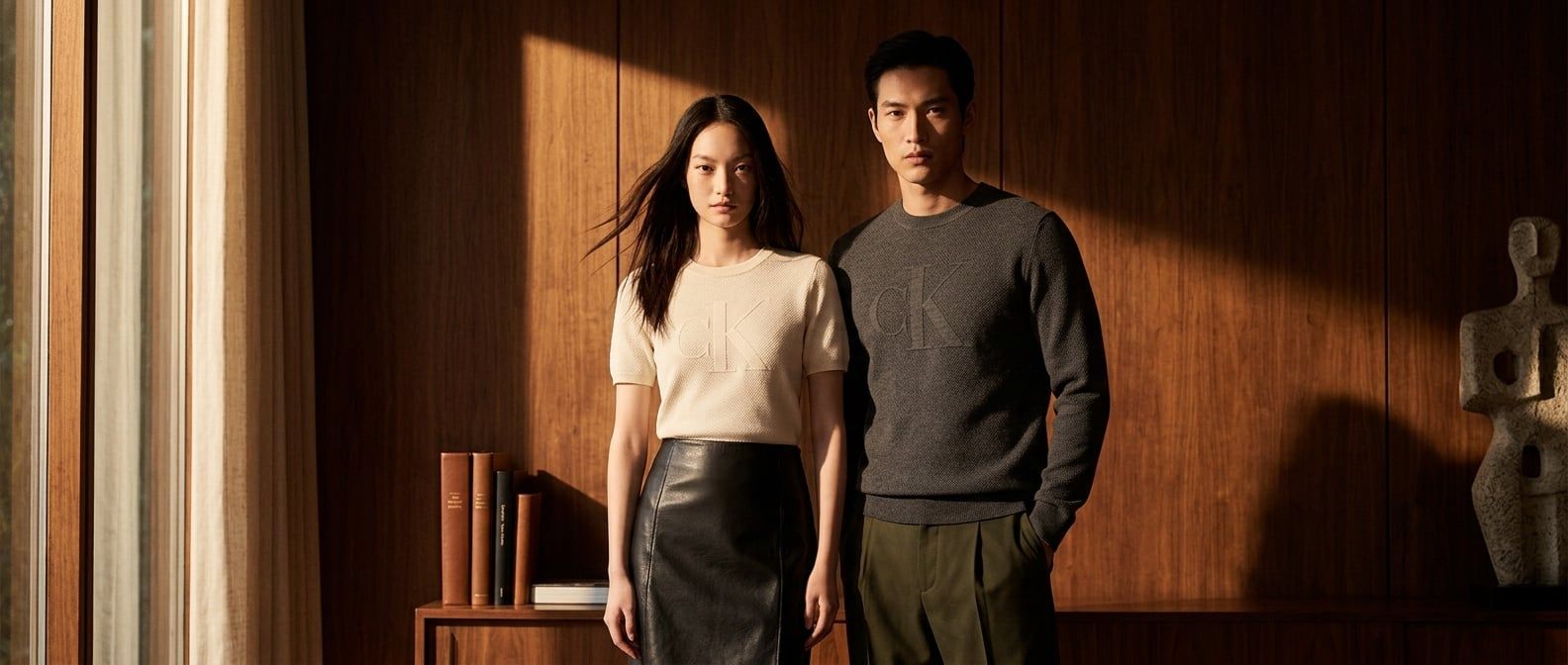 Sự Trỗi Dậy Của Logomania Tinh Tế: BST Calvin Klein Allover Emblem Logo