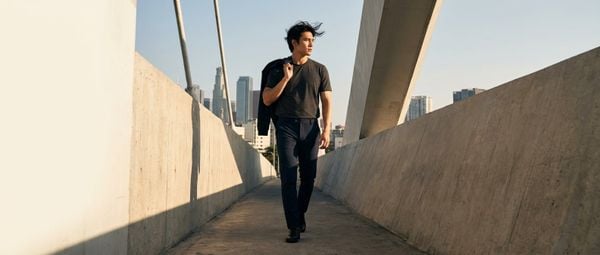 Calvin Klein Move 365: Phong Cách Tối Giản Cho Nam Giới