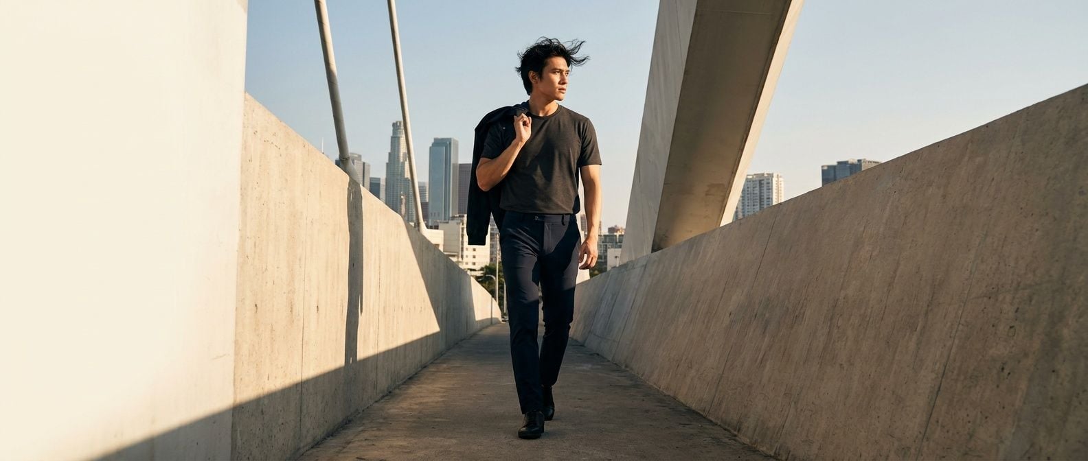 Calvin Klein Move 365: Phong Cách Tối Giản Cho Nam Giới