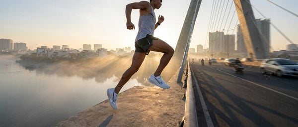 Đánh Giá Nike Interact Run: Chuẩn Mực Giày Chạy Đô Thị Modern