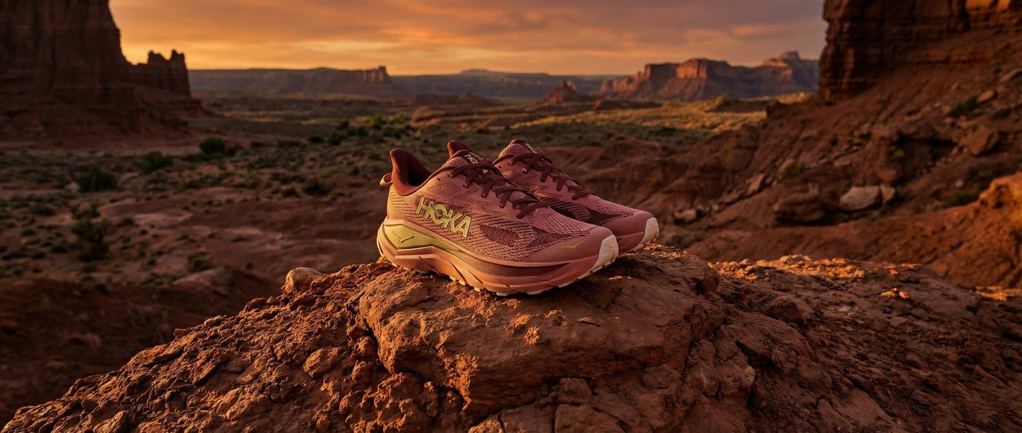 Sắc Màu Địa Hình: Cảm Hứng Gorpcore Từ Hoka Challenger 8