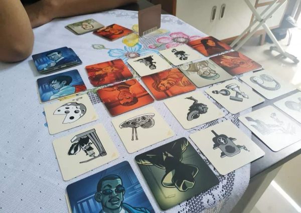 Codenames: Pictures - Khi hình ảnh thay lời muốn nói!