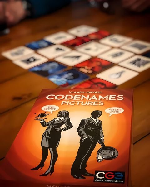 Codenames: Pictures - Khi hình ảnh thay lời muốn nói!