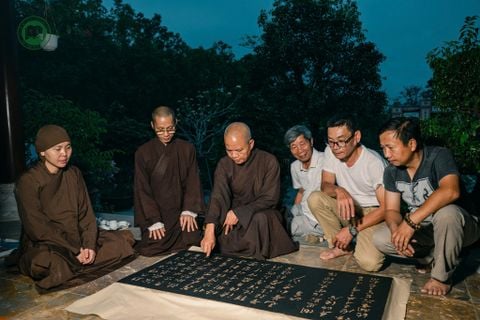 TẤM BẢNG CHỮ THẢO TẠI TỔ ĐÌNH QUỐC ÂN