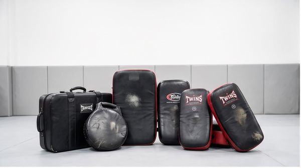 dich-da-kick-pads-co-lon-cho-co-low-kick-huy-diet