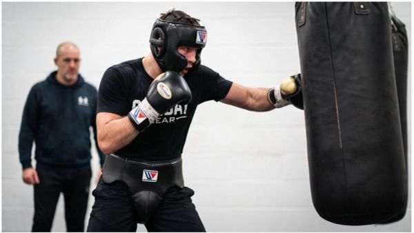 Thu Nhập Của Một Võ Sĩ Boxing/MMA Chuyên Nghiệp Đến Từ Những Nguồn Nào?