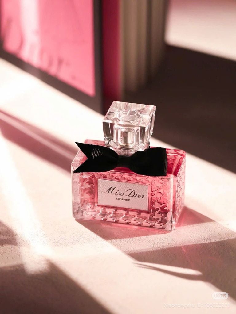 [国内未発売 新品] Miss Dior Essence DIOR 香水80ml Y0000088_E000000264_E01_ZHC.