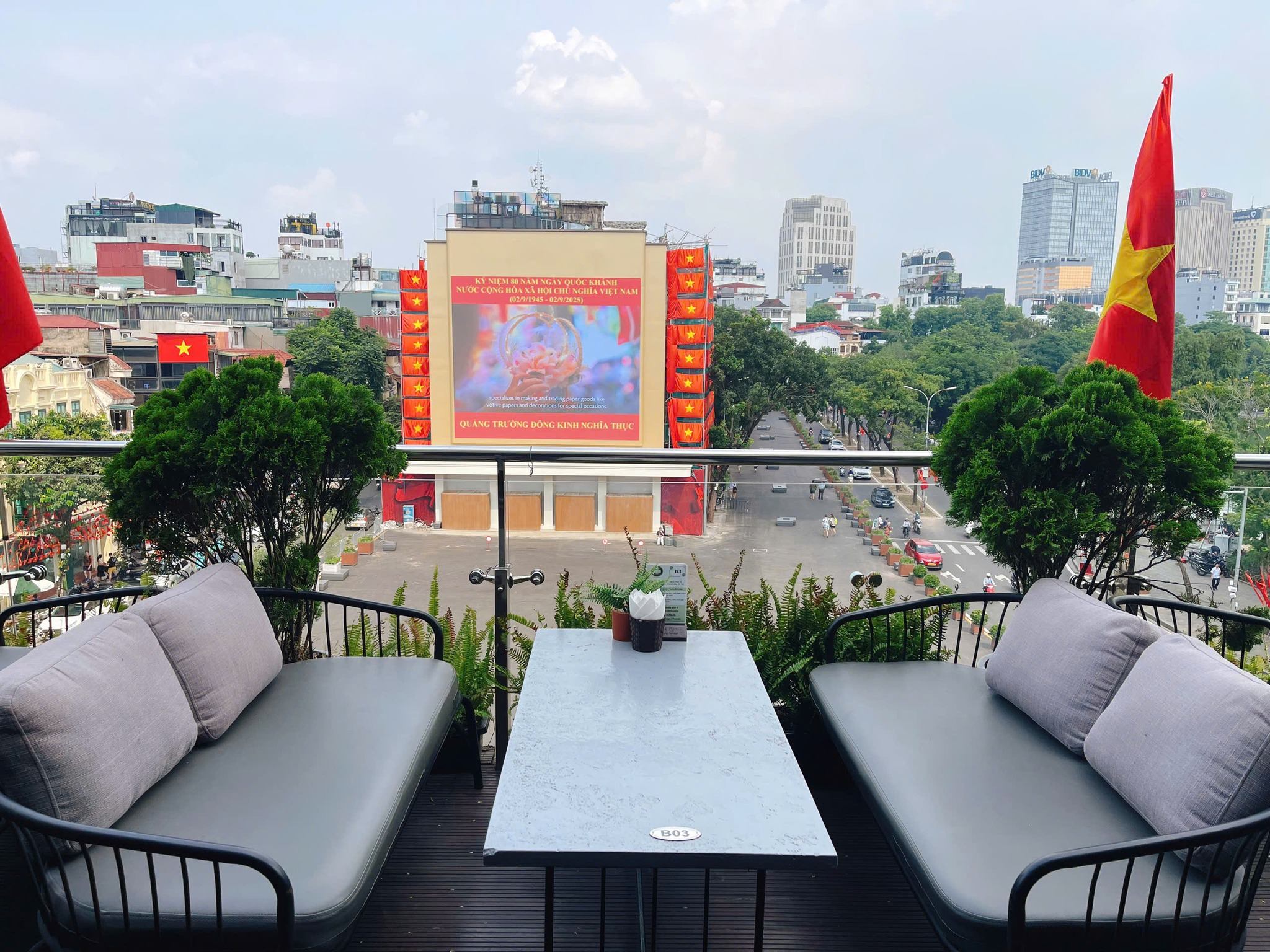 Goldsound Audio hoàn thiện hệ thống âm thanh ngoài trời cho quán Coffee Club trung tâm phố đi bộ Hồ Hoàn Kiếm