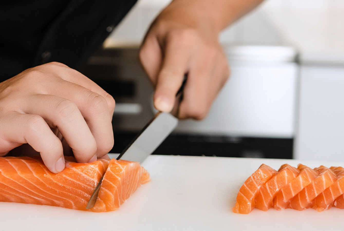 HƯỚNG DẪN LÀM 
SASHIMI CÁ HỒI TẠI NHÀ