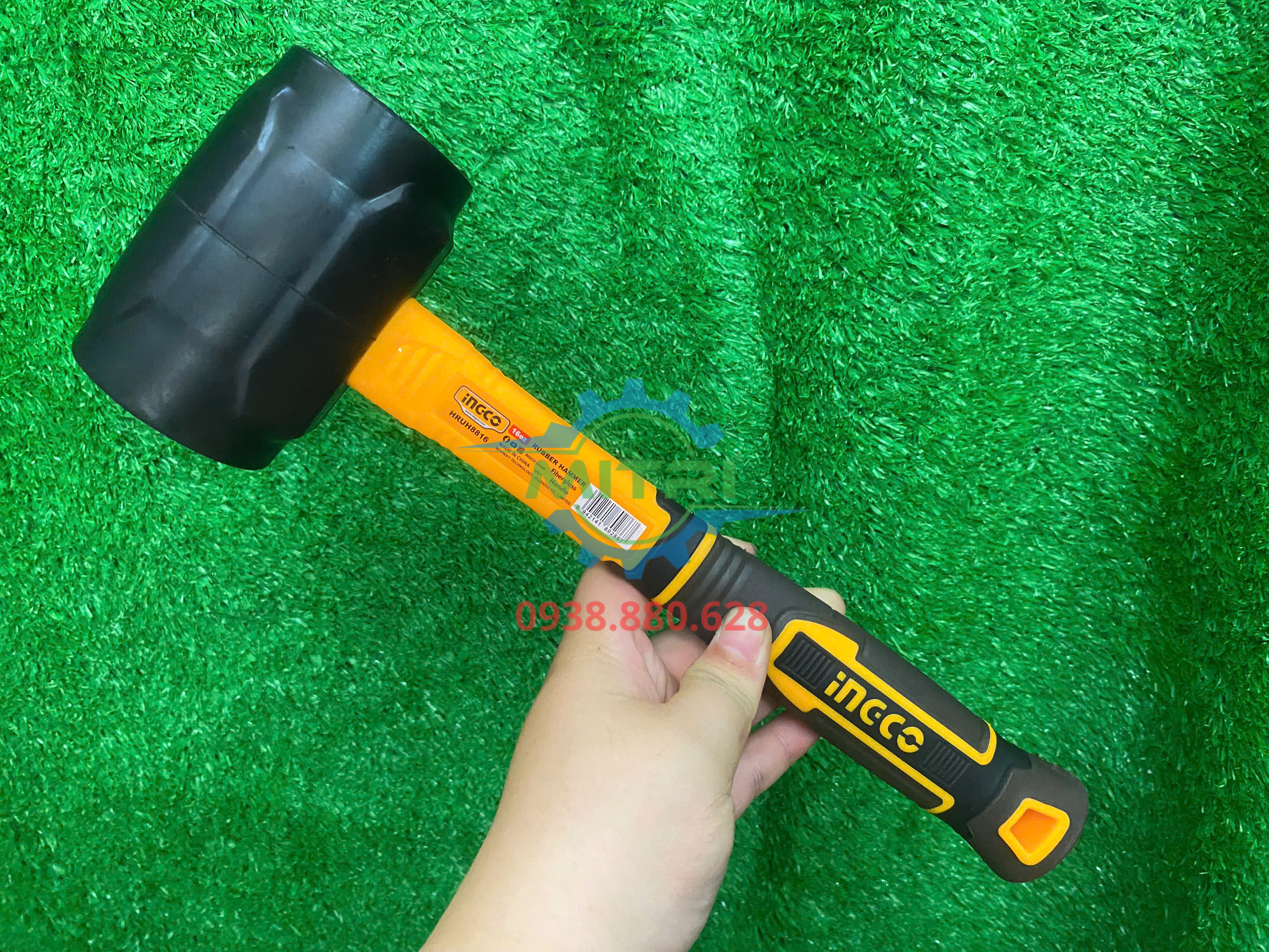 16Oz búa cao su đen Ingco HRUH8816 thực tế