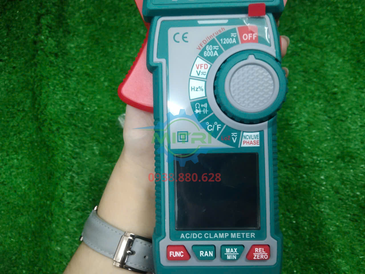 Ampe kìm Total TMT7610002 chính hãng - màn hình và ngàm kẹp