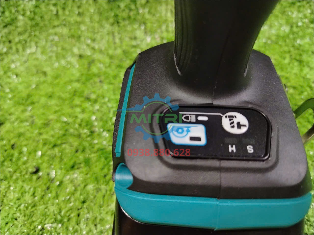 Bảng điều khiển chế độ máy siết bu lông Makita DTW180RFE