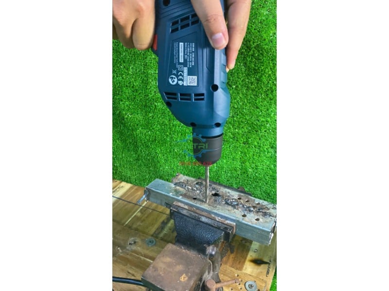 Bosch GBM 400 khoan thép tối đa 10mm phù hợp cơ khí nhẹ Bosch GBM 400 khoan thép tối đa 10mm phù hợp cơ khí nhẹ
