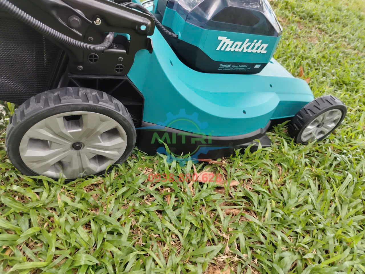 Bánh xe và thân máy cắt cỏ Makita LM002G