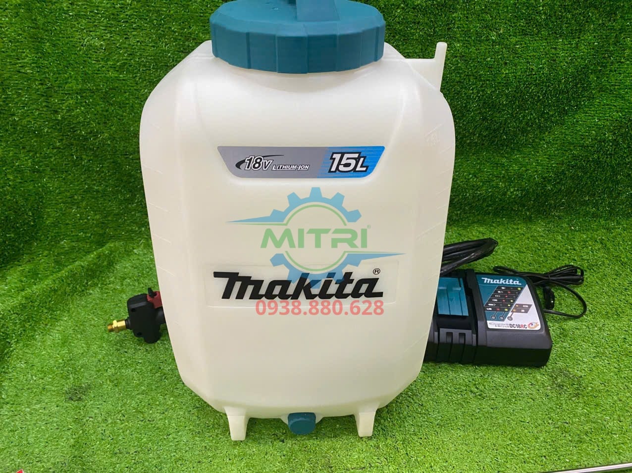 Bình chứa 15L trên máy phun thuốc Makita DUS158Z