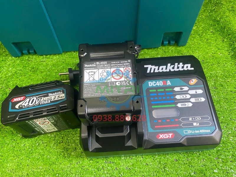 Combo Makita CS002GZ01 gồm 2 pin 2.5Ah và 1 sạc DC40RA