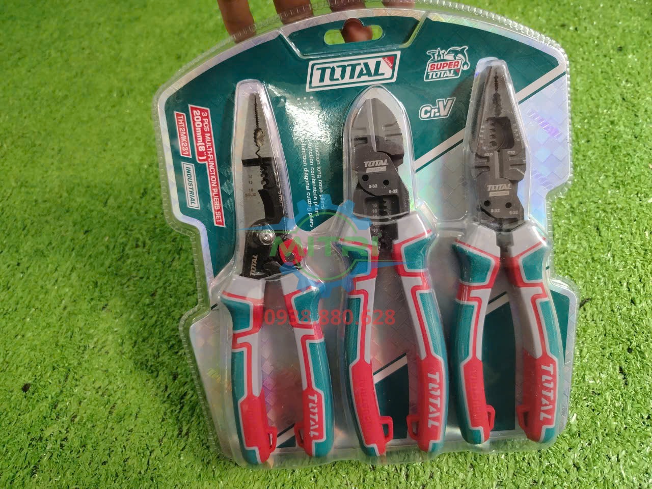 Mặt trước bộ 3 kìm đa năng 8 inch Total THT2MK231 gồm kìm răng kìm mũi dài và kìm cắt