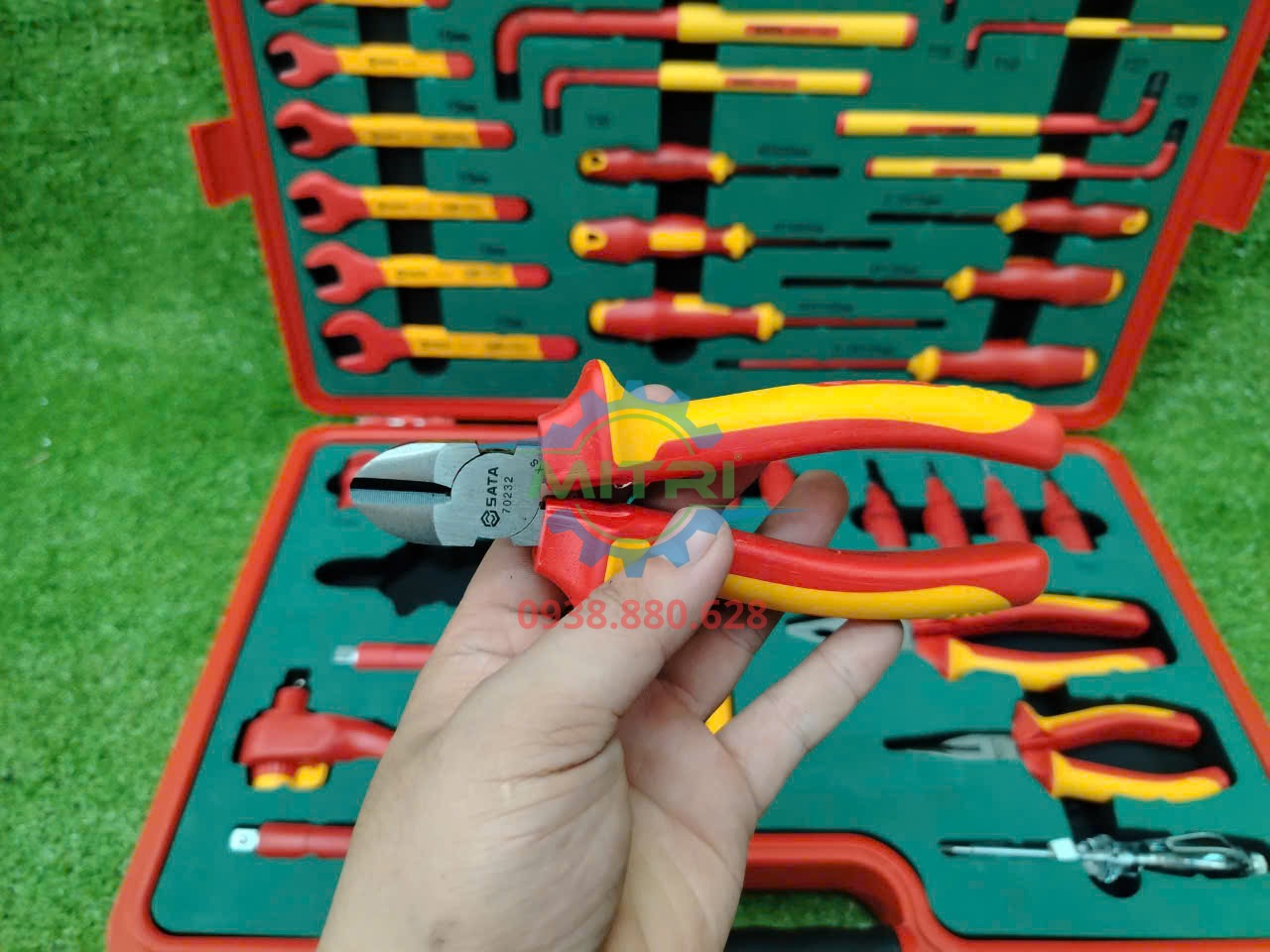 Bộ dụng cụ cách điện VDE 39 món SATA 09933 theo tiêu chuẩn IEC 60900