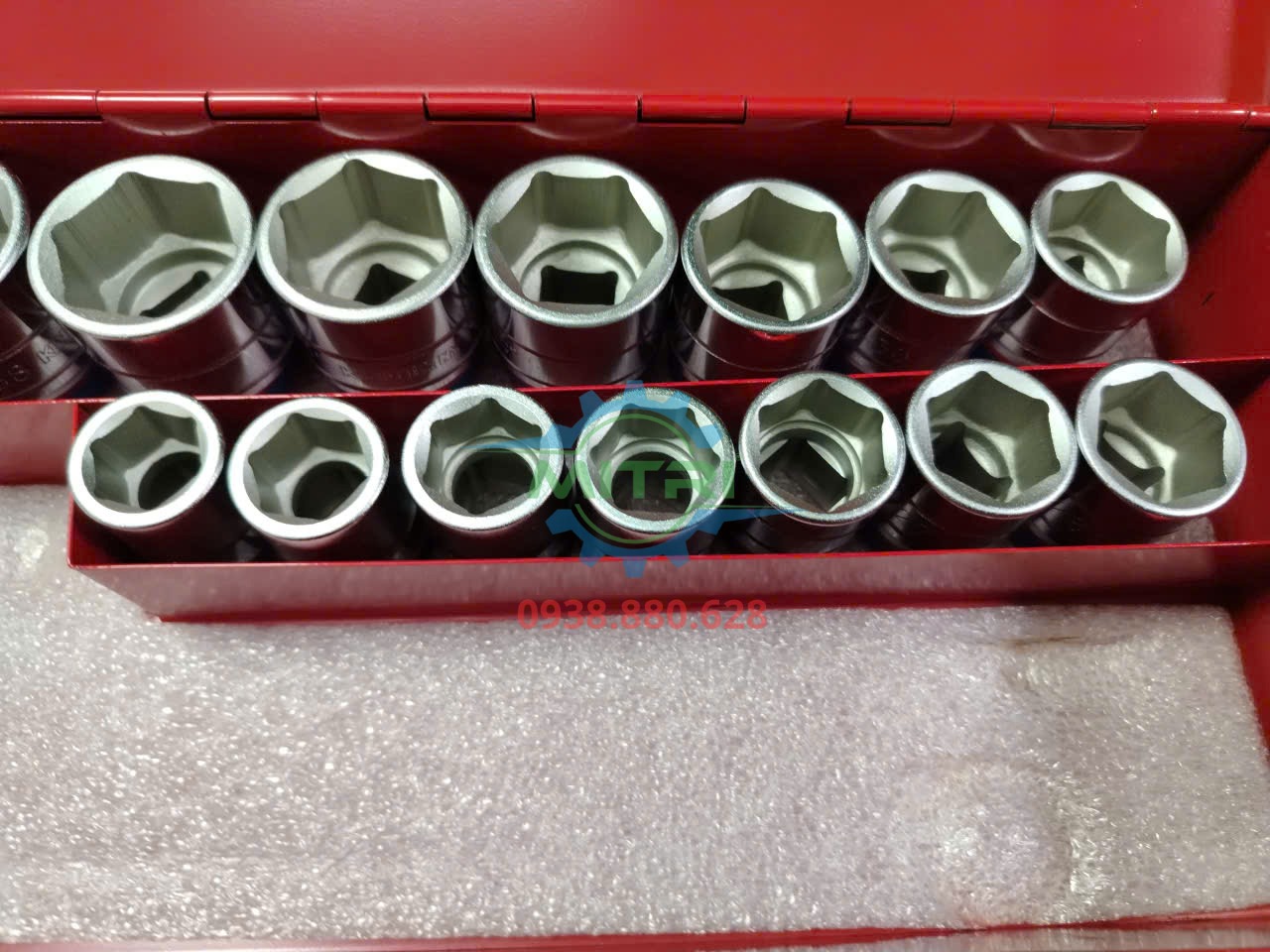 Bộ khẩu hệ mét Kingtony 6323MR Bộ đầu khẩu hệ mét Kingtony 6323MR kèm cần siết 3/4 inch