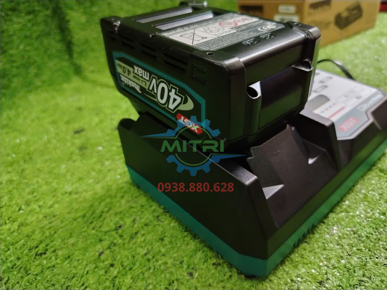 Bộ pin và sạc nhanh Makita MKP1G002 được bố trí gọn trong thùng Makpac