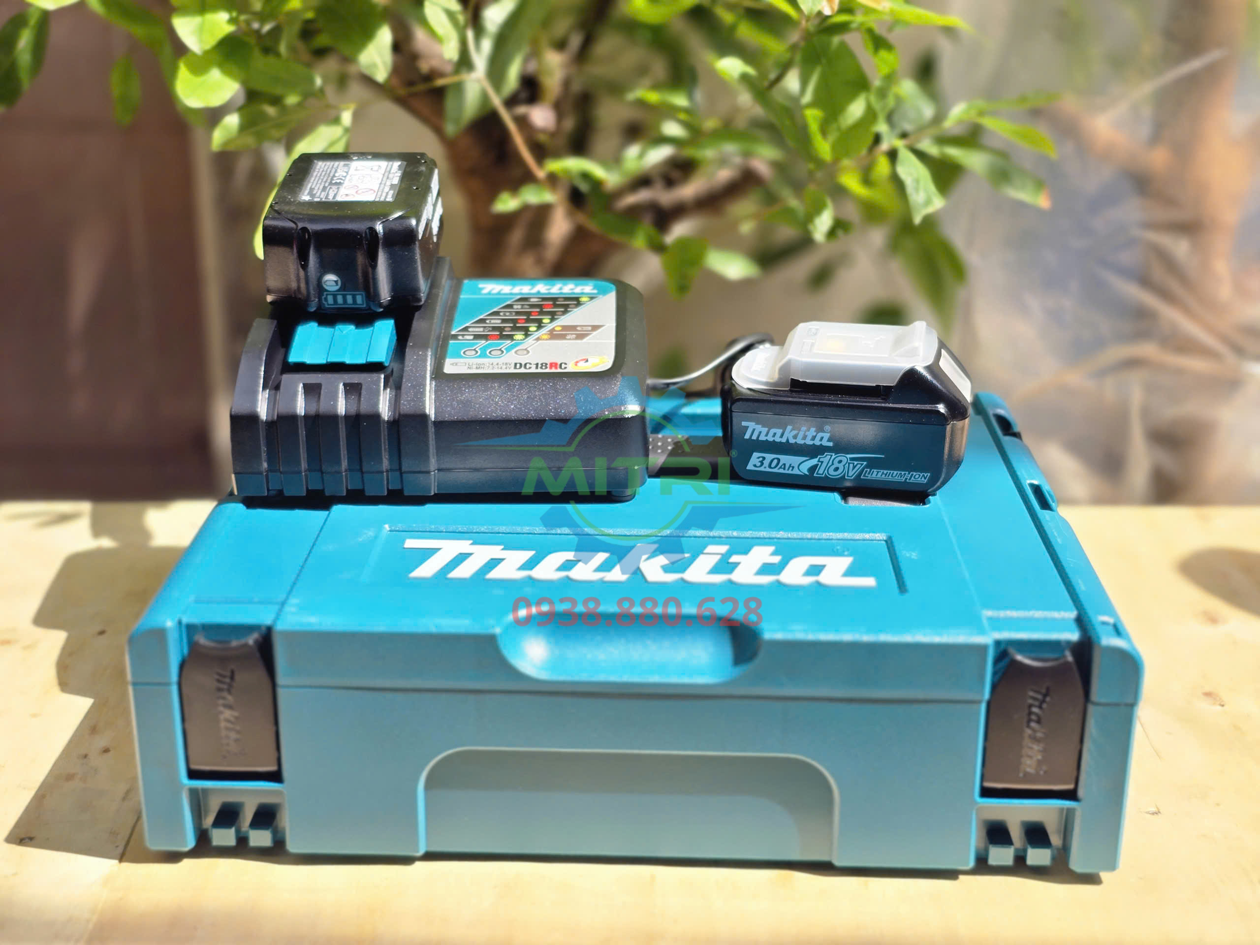 Box Makpac chứa bộ sạc và 2 pin Makita 197952-5