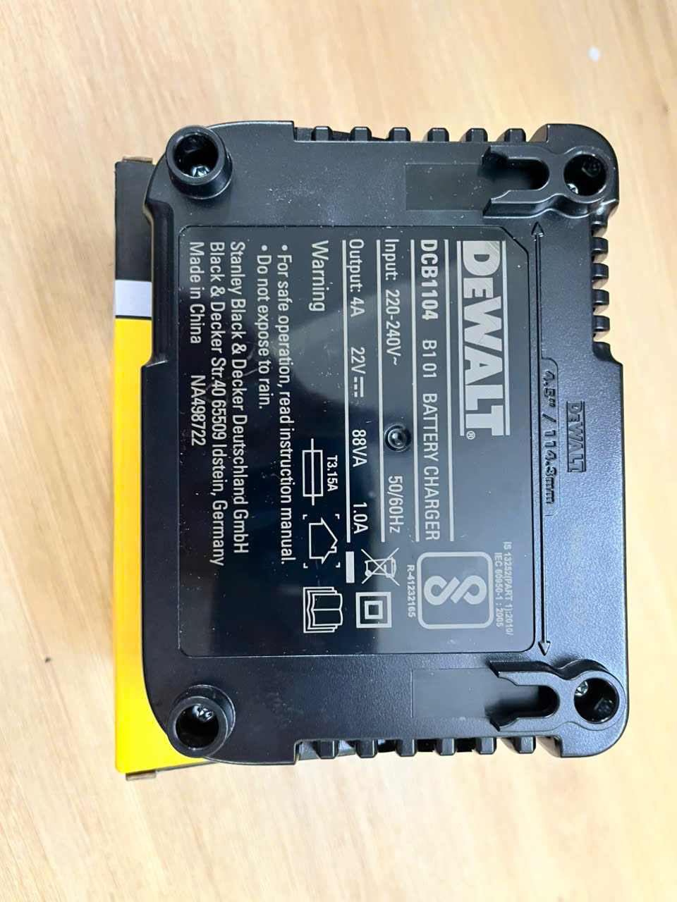 Sạc nhanh Dewalt DCB1104-B1 4A tương thích 10.8V 12V 14.4V 18V