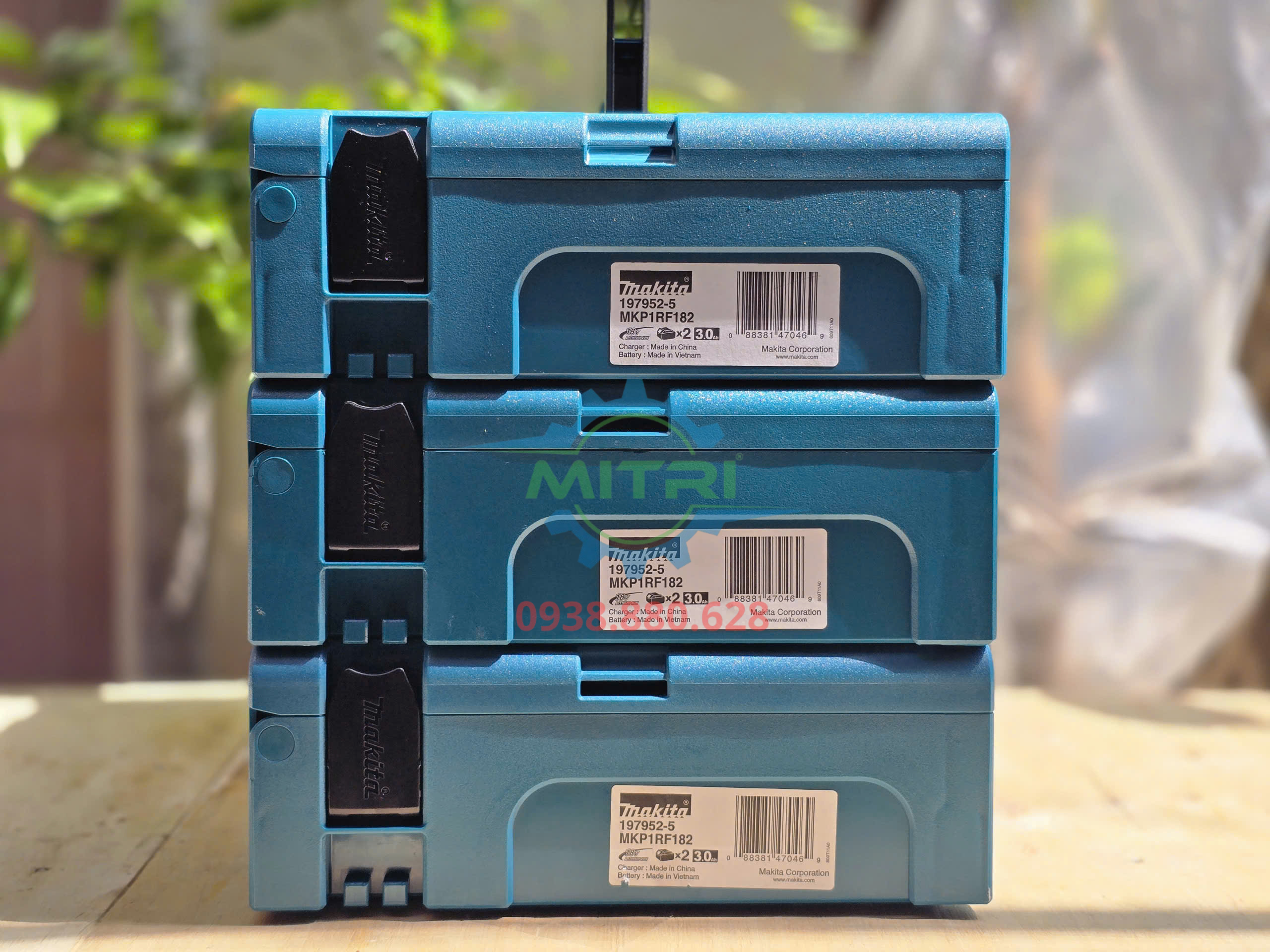 Bộ sạc 2 pin Makita 18V 3.0Ah cho quá trình sản xuất